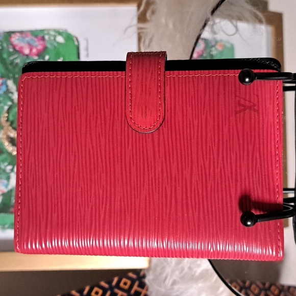 Louis Vuitton EPI Small Agenda EUC - Picture 1 of 16